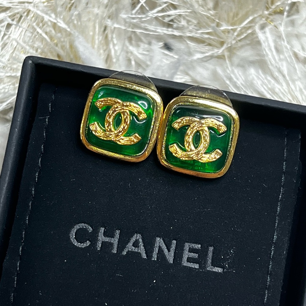 SOLD!! Auth RARE vintage CHANEL CC Logos Green Earrings GOLD Tone